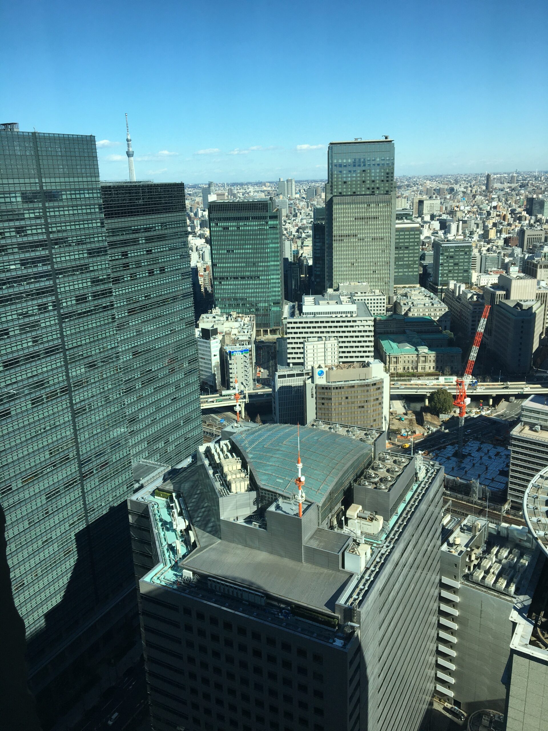 謎のレールを発見 東京丸の内の高層ビルを上から眺めてみた Wao